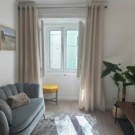 Stylish Renovated Apartment In Chiado Lisboa Exteriör bild
