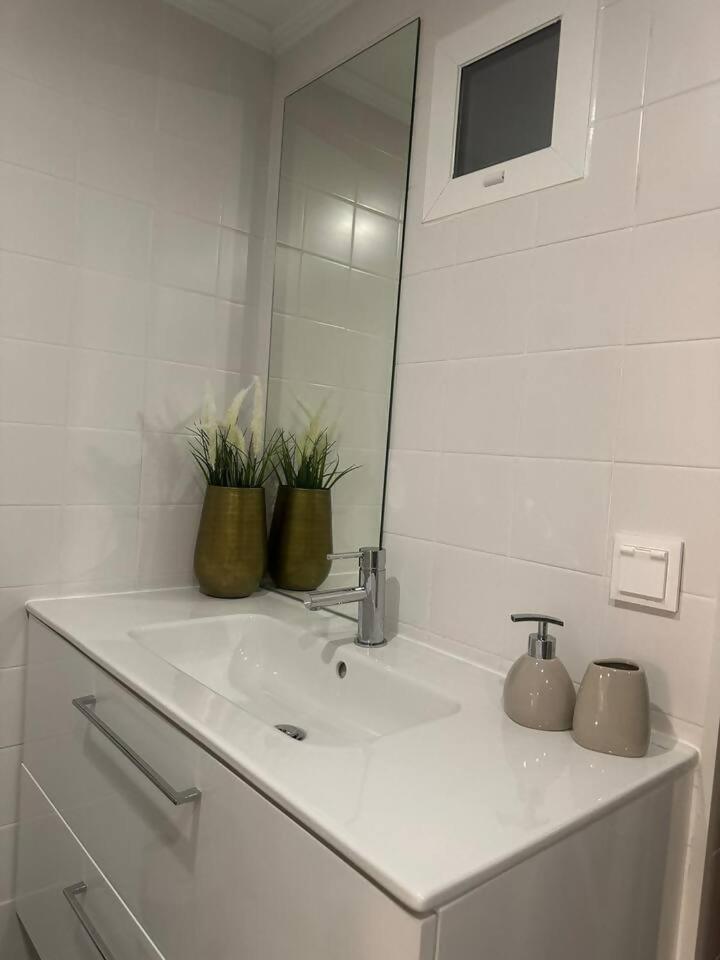 Stylish Renovated Apartment In Chiado Lisboa Exteriör bild