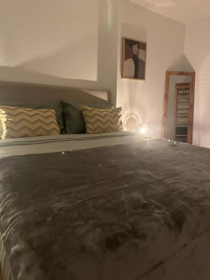 Stylish Renovated Apartment In Chiado Lisboa Exteriör bild