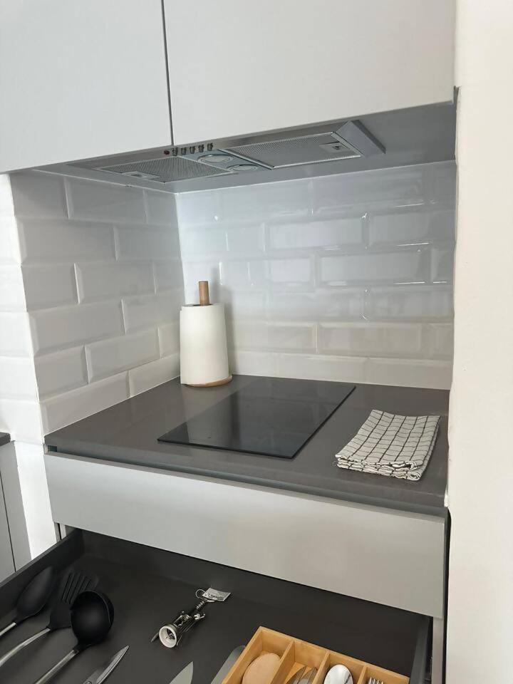 Stylish Renovated Apartment In Chiado Lisboa Exteriör bild