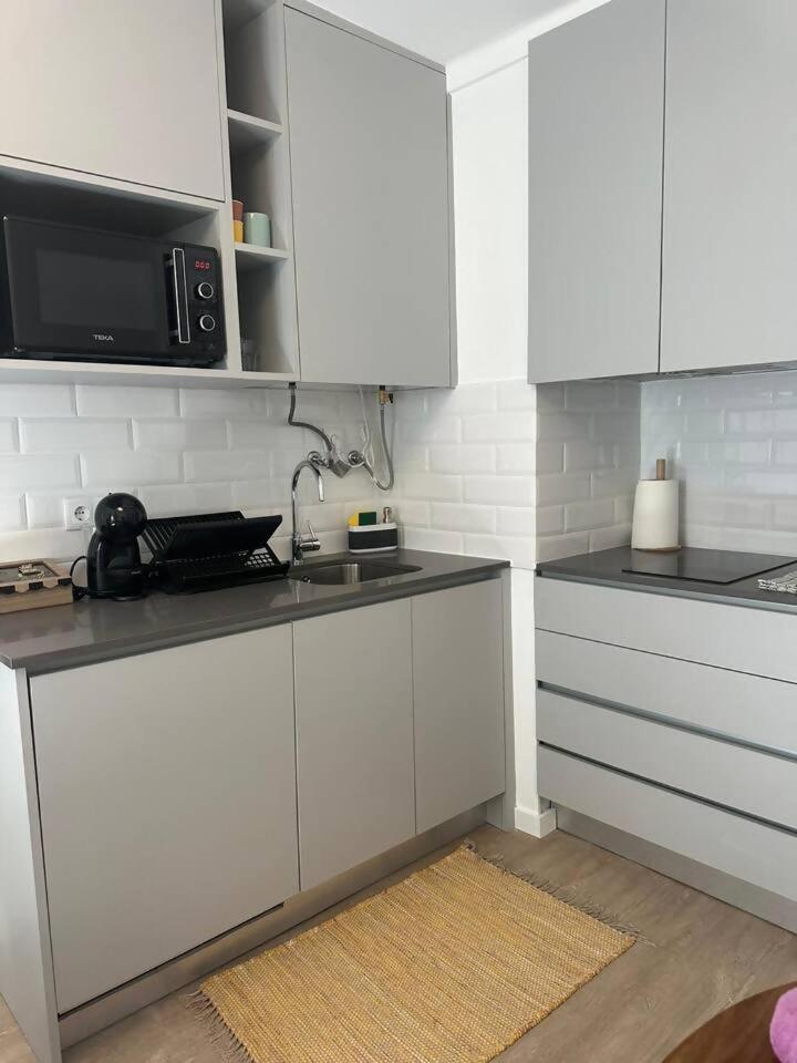 Stylish Renovated Apartment In Chiado Lisboa Exteriör bild