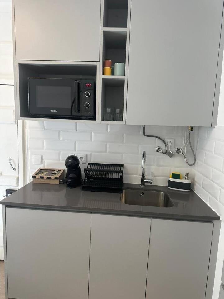 Stylish Renovated Apartment In Chiado Lisboa Exteriör bild