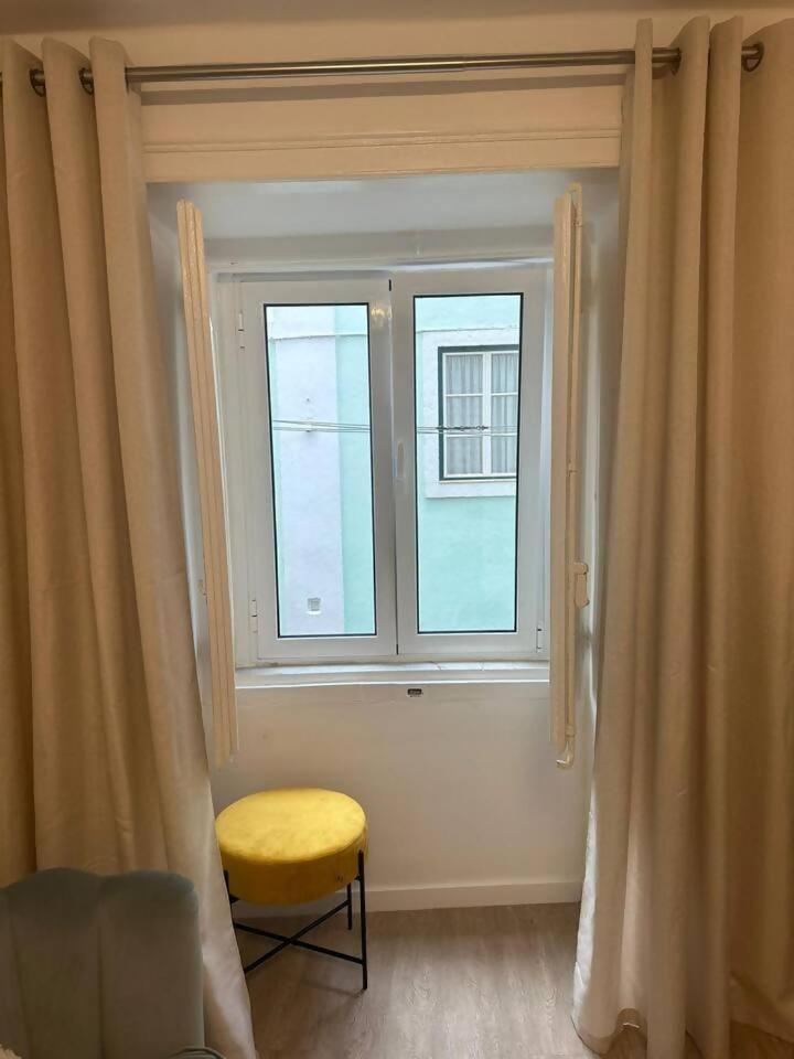 Stylish Renovated Apartment In Chiado Lisboa Exteriör bild