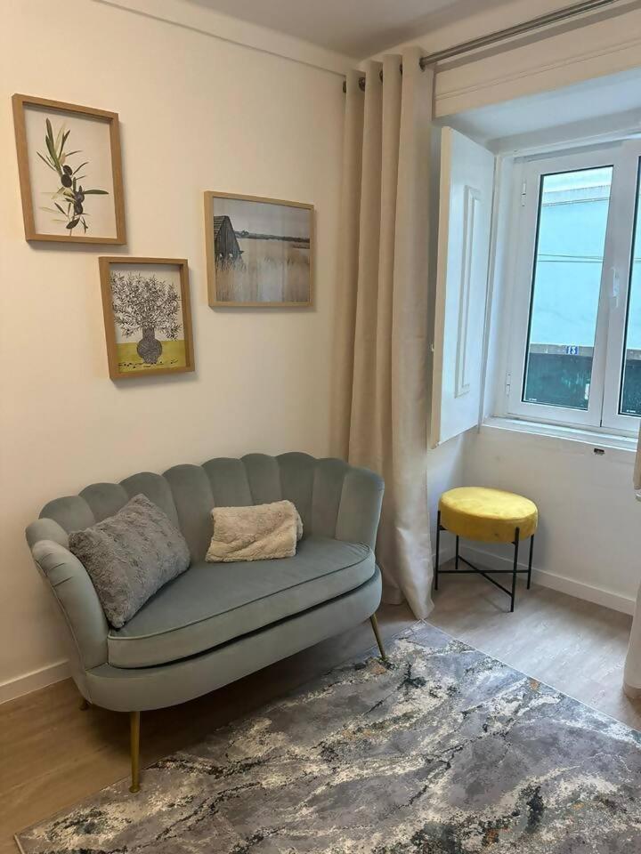 Stylish Renovated Apartment In Chiado Lisboa Exteriör bild